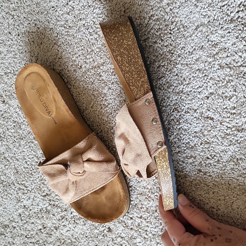 Brown suede light platform sandals